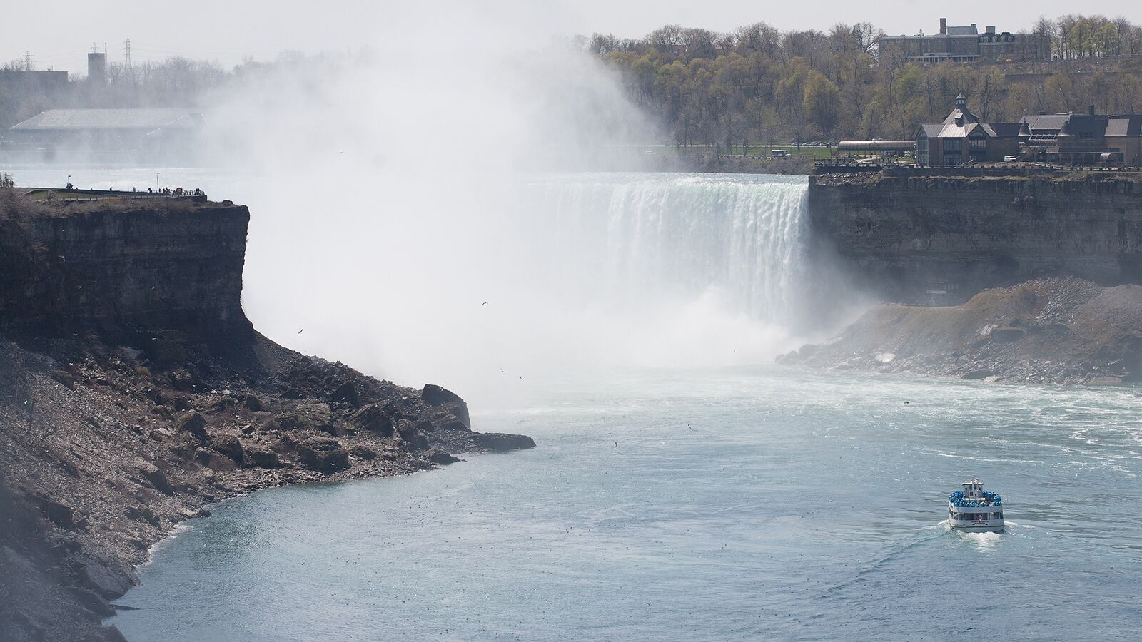 Maid of the Mist ved Niagara Falls